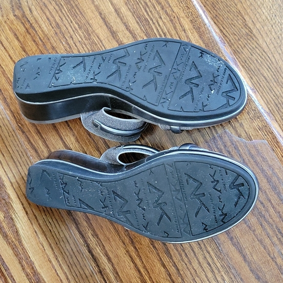 AK Anne Klein Sport Silver Slip On Sandals Size 8 - Picture 9 of 11